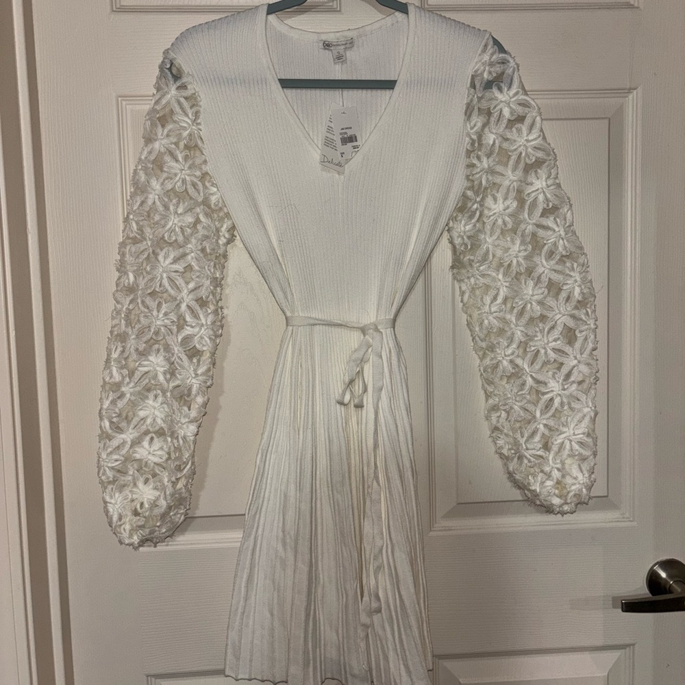 White Floral Sleeve Dress